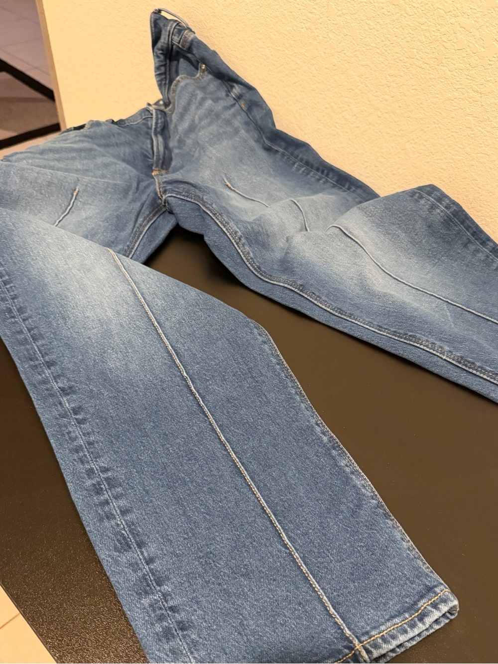American Eagle Women’s Size 8 Regular Stretch Medium Wash Jeans